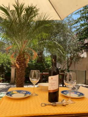 House with Garden Noto